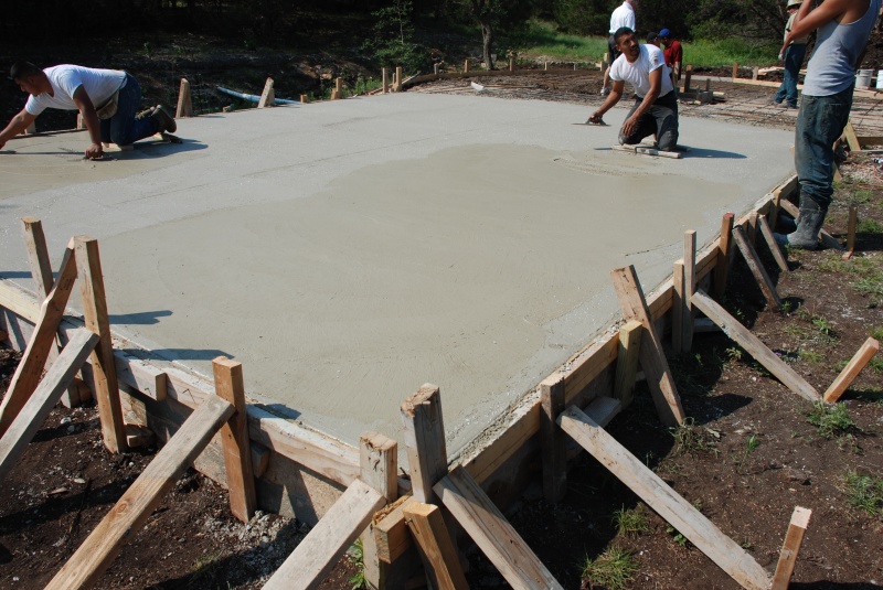 2010/05(May)/Firepit construction/800x600_2010-05-29-42 Firepit Construction.jpg